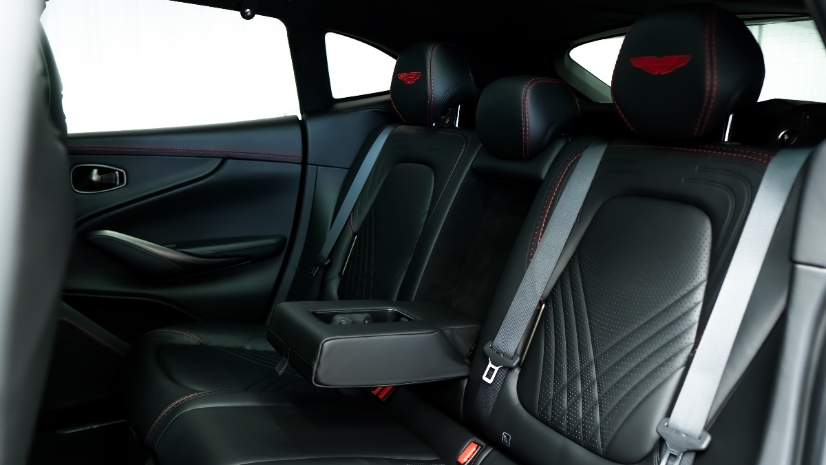 2020 Aston Martin DBX Image 7